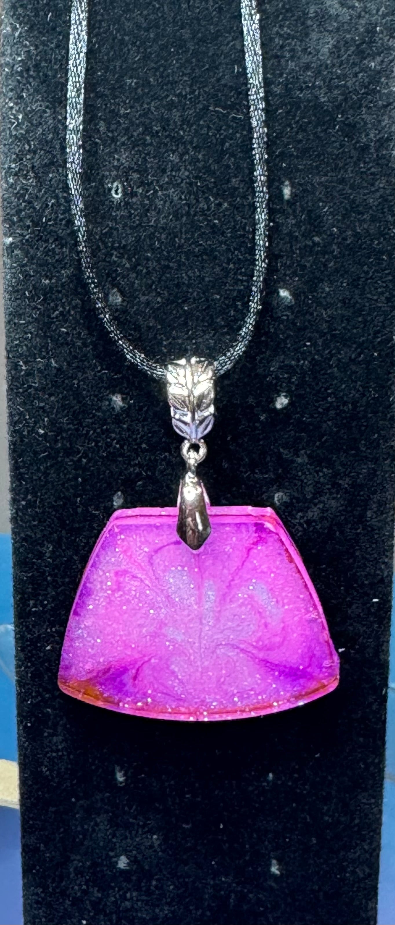 Electric Bloom Resin Pendant Necklace 💖