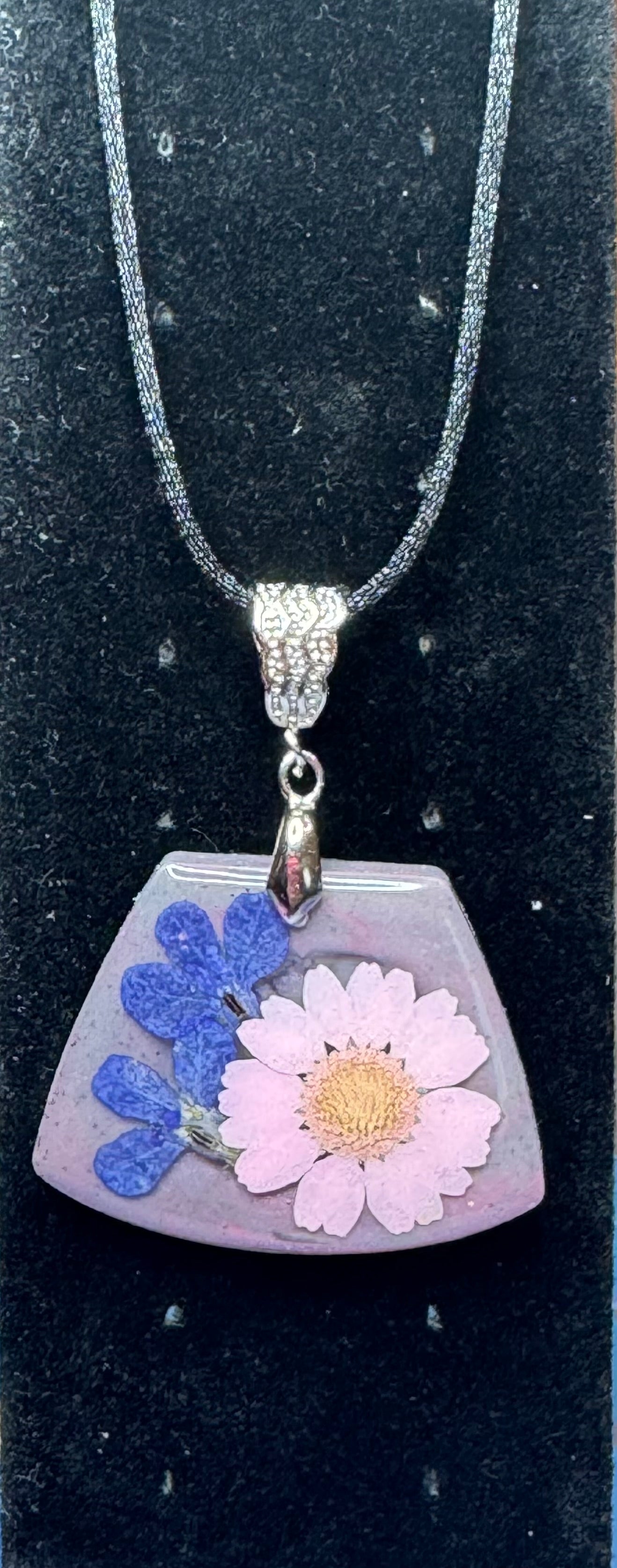 Pressed Flower Garden Resin Pendant Necklace 🌸