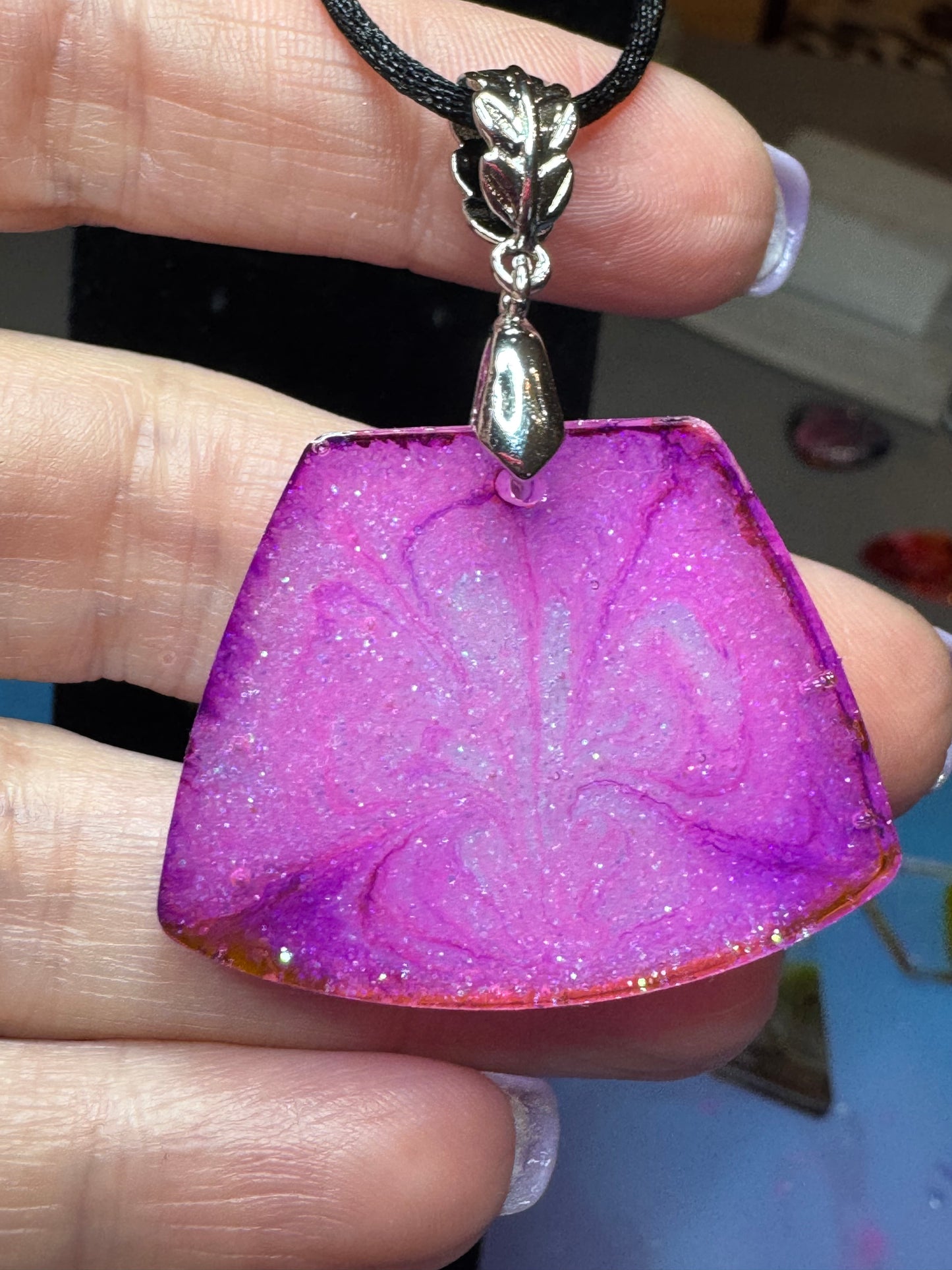 Electric Bloom Resin Pendant Necklace 💖