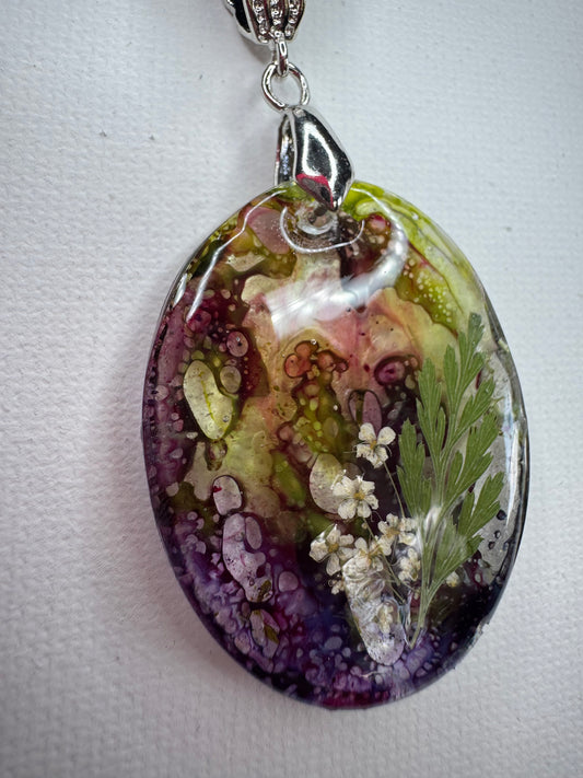 Pressed Flower Resin Pendant Necklace – Botanical Oval Jewelry, Real Flower Handmade Statement Pendant